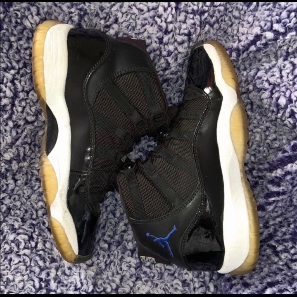 Space Gray Jordan’s size 5y